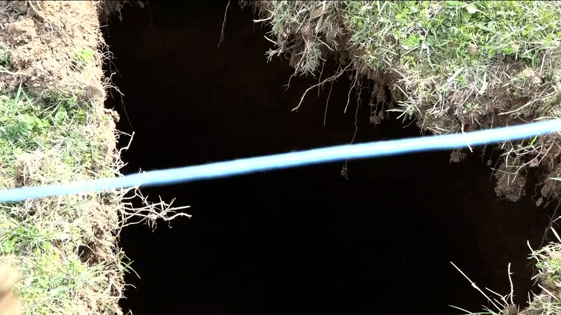 Nakon mještana, Dobro Brdo počelo gubiti i tlo